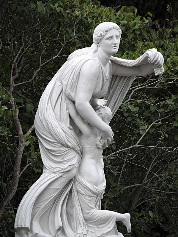 sculptur Mecklenburgische Seenplatte SAM_3643 Kopie.jpg - Viele dieser detailgetreuen Figuren verschönern den Schlossgarten von Schloss Klink